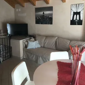 Mansarda 5 Terre Apartment